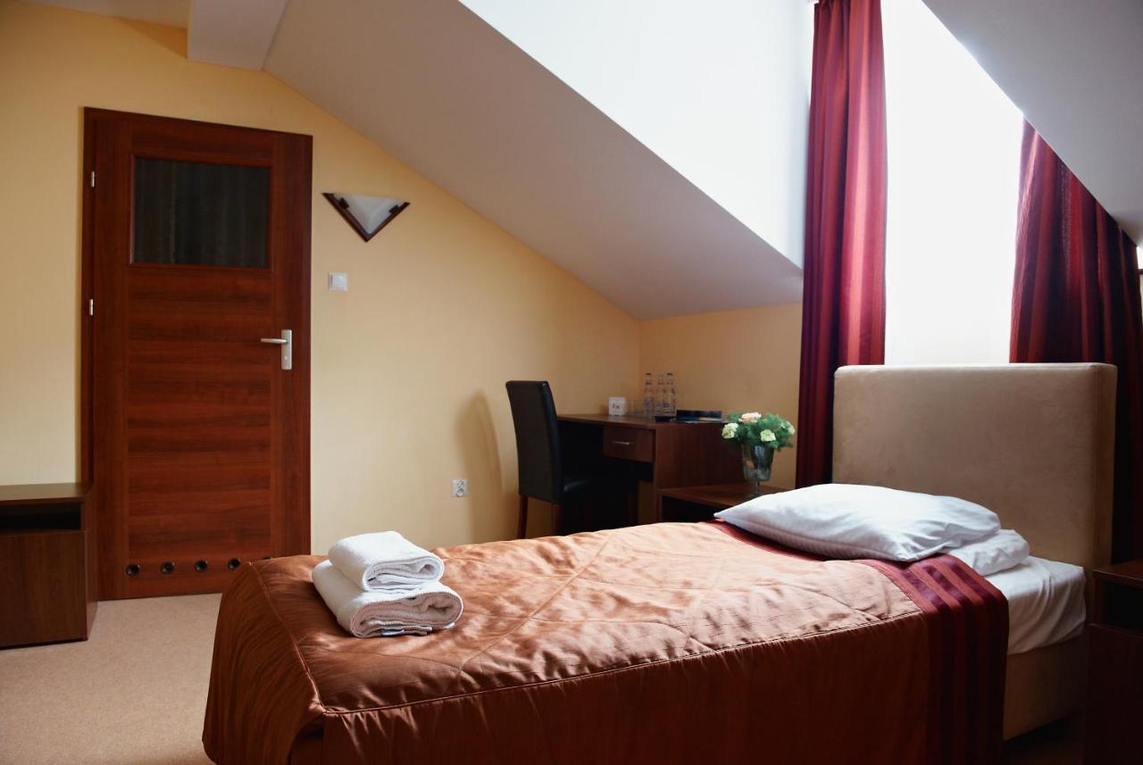Hotel Marina Nielisz Esterno foto