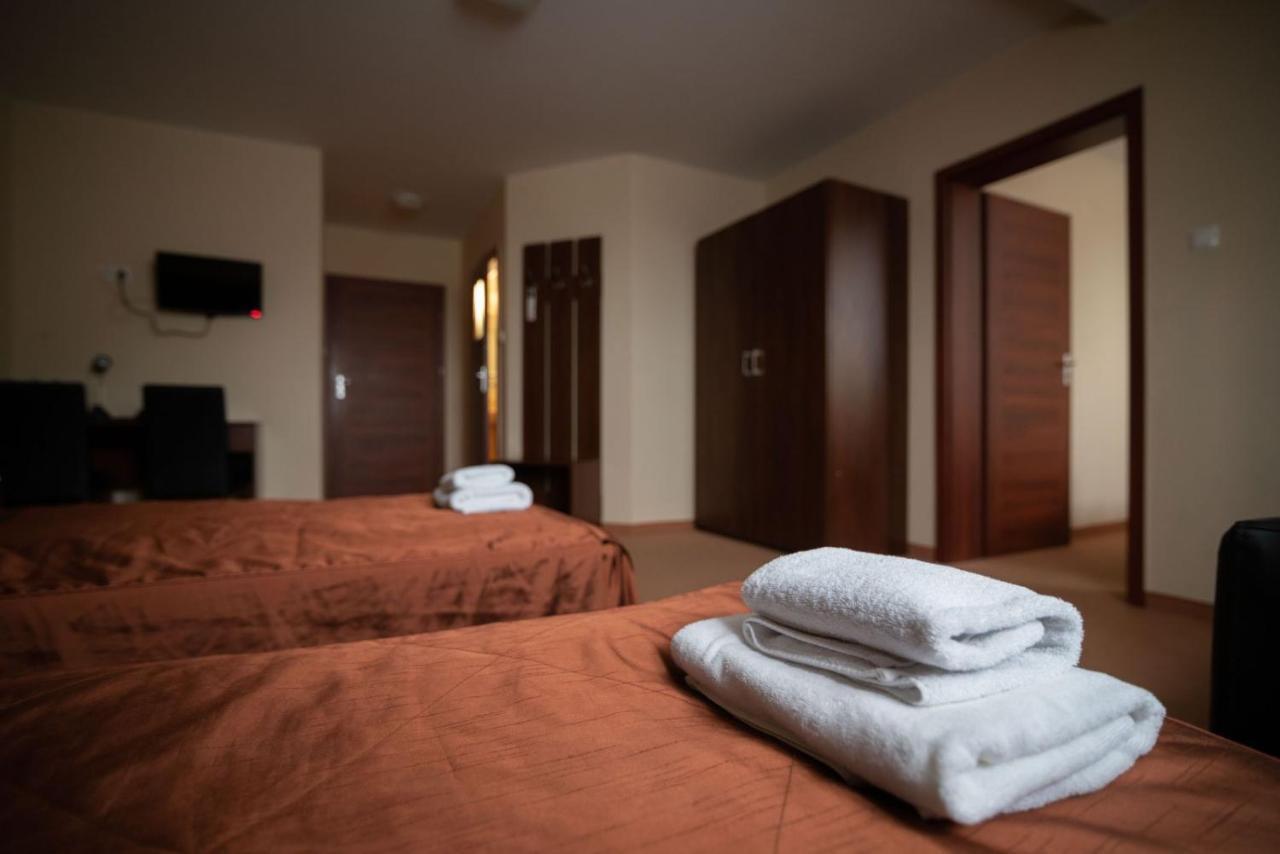 Hotel Marina Nielisz Esterno foto